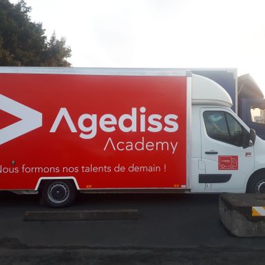 Covering rouge et blanc