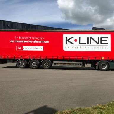 Bache avec decor adhesif semi